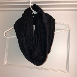 lululemon scarf/wrap, can be used for meany things
